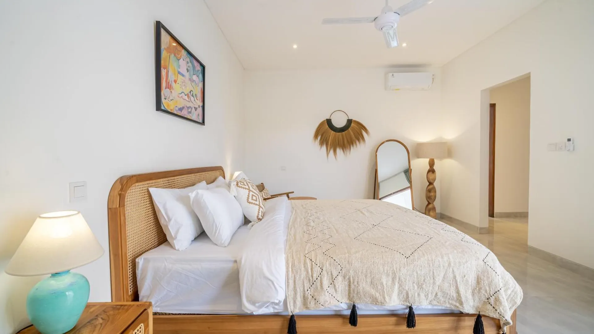 Your Tropical Hideaway - 2Br Villa With Pool Kerobokan